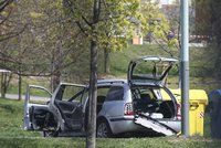 Bomba v autě v Měcholupech: Zkoumají i druhé auto zraněné ženy