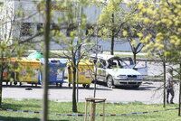 Když otevřela dveře, bouchlo jí auto: Rána jako z děla a hořící řidička