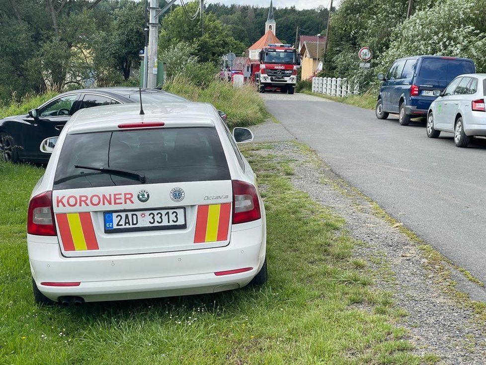 Srážku dvou vlaků nepřežili tři lidé, na místě byl tak i koroner.