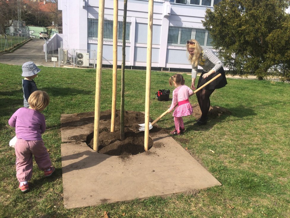 Veronika Cézová se ráda angažuje v pomoci druhým. Už odmala pomáhala svým souputníkům v úzkých.