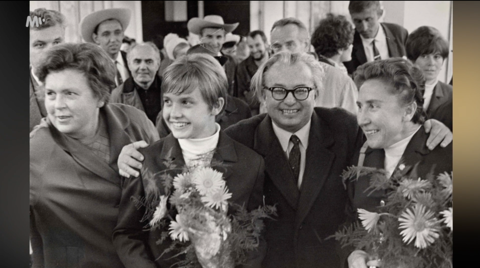 S rodiči, když se vrátila do Československa se zlatou medialí