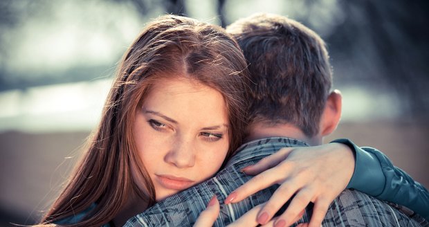 7 věcí, které trápí dnešní dospívající. Jak jim mohou rodiče pomoci?