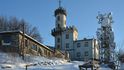 Meteorologická observatoř na vrcholu slouží k pozorování od ledna 1905