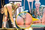 Miley Cyrus to na koncertě ve Vancouveru s outfitem trochu přepískla.