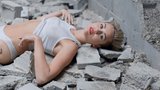 Nový klip mladičké provokatérky trhá rekordy, ale... Miley je pro smích!