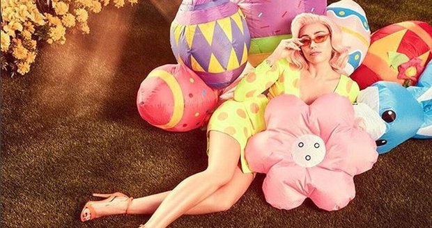 Miley Cyrus zveřejnila nové velikonoční fotografie.