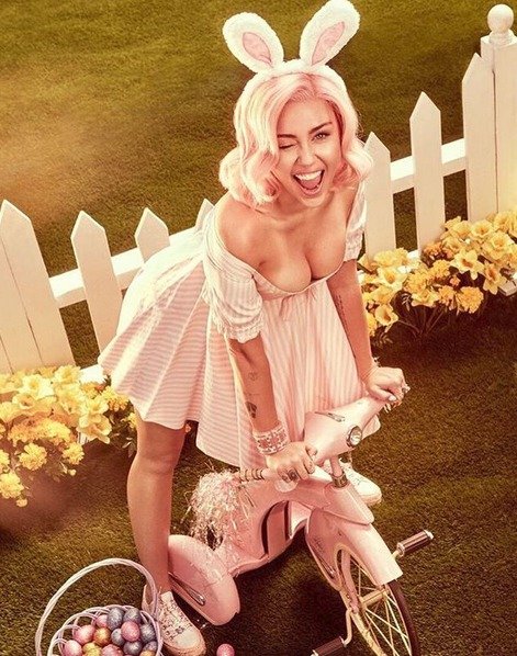 Miley Cyrus zveřejnila nové velikonoční fotografie.