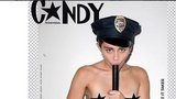 Miley Cyrus si bere „do huby“ už i policajty: Nahá saje jejich obušky!