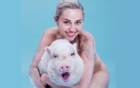 Nejlepší způsob, jak naznačit, že zvířata jsou v sexu tabu je to, že se s nimi fotíte nahá...