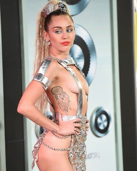 Miley Cyrus nemá s nahotou problém