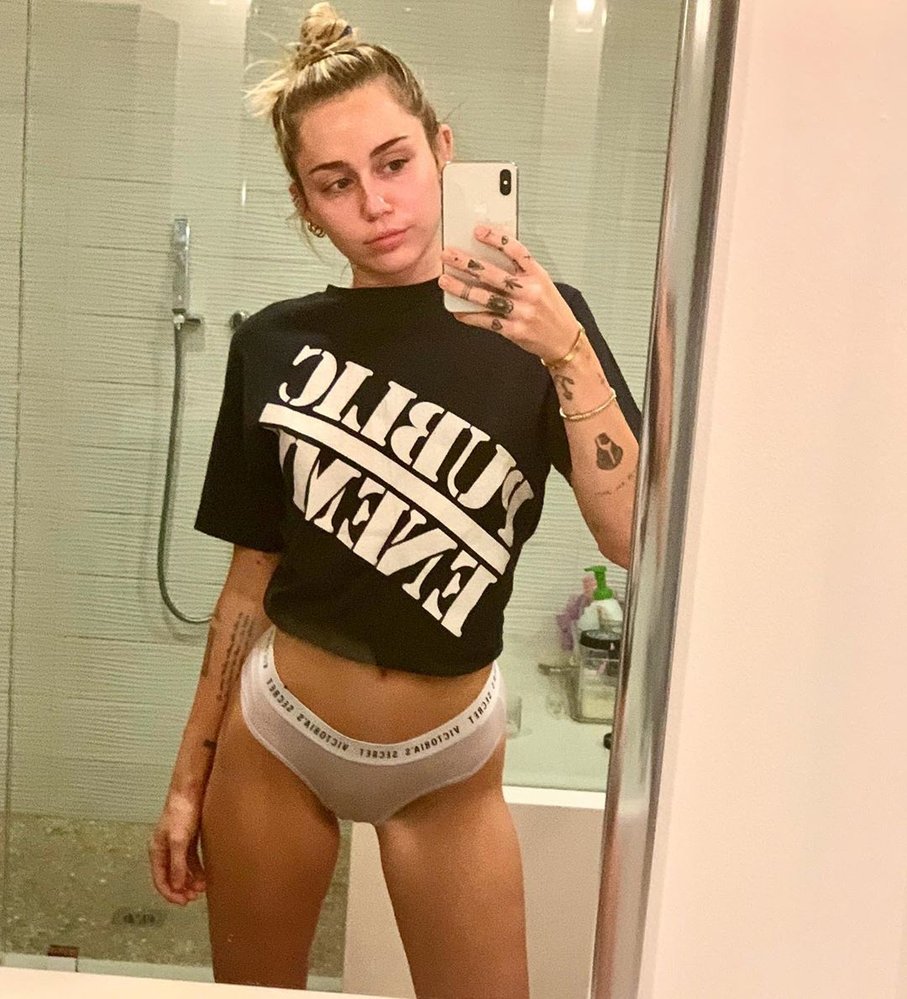 Provokatérka Miley Cyrusová