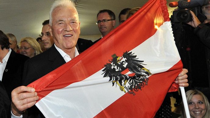 Miliardář Frank Stronach má důvod k oslavě, je strana se dostala do rakouského parlamentu