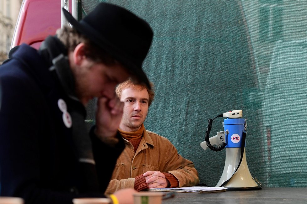 Prvního března 2020 se opět sešli demonstranté pod záštitou spolku Milion chvilek pro demokracii (1.3.2020)