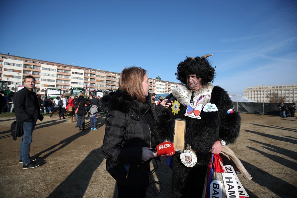 Čert si přinesl pytel na Hamáčka, Zemana i Babiše.