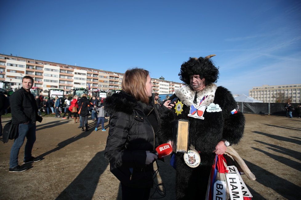 Čert si přinesl pytel na Hamáčka, Zemana i Babiše.