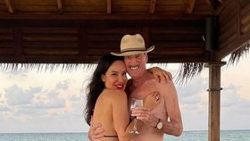 Milionář Colin Armstrong byl spolu se svou současnou přítelkyní Katherine Paolou Santosovou unesen ekvádorskými gangstery.