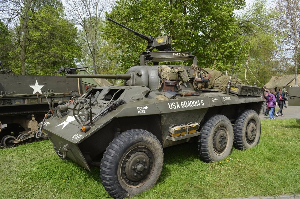 Obrněné vozidlo M8 Greyhound, které patří Roglům.