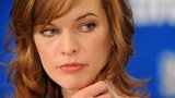 Milla Jovovich má ruce samou jizvu! Víme, co se stalo