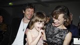 Dcera Milly Jovovich se pitvořila na módní přehlídce