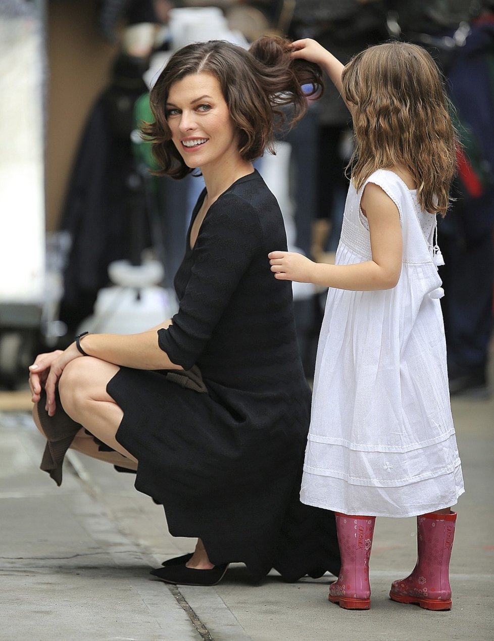 Milla Jovovich vzala na natáčení svou čtyřletou dceru Ever Gabo