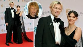 Hvězda Stranger Things randí se synem známého rockera: Takhle spolu "debutovali" na cenách BAFTA