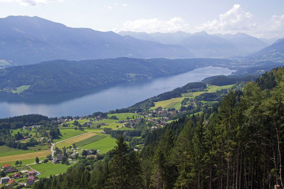 Jezero Millstatter See patří k nejkrásnějším v Rakousku.