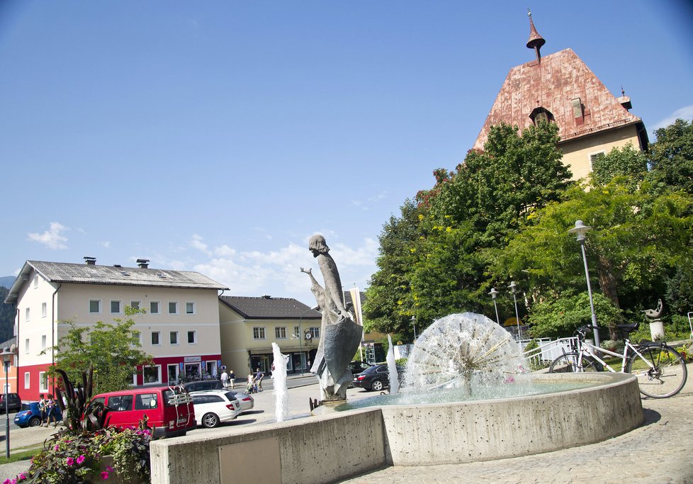 Městečko Millstatt na břehu jezera poskytne návštěvníkům potřebné zázemí