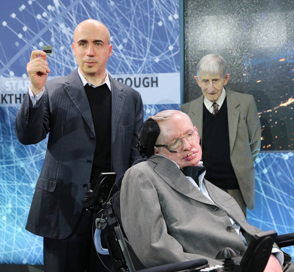 Yuri Milner a Stephen Hawking.