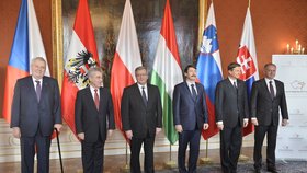 Miloš Zeman přivítal na Hradě středoevropské prezidenty