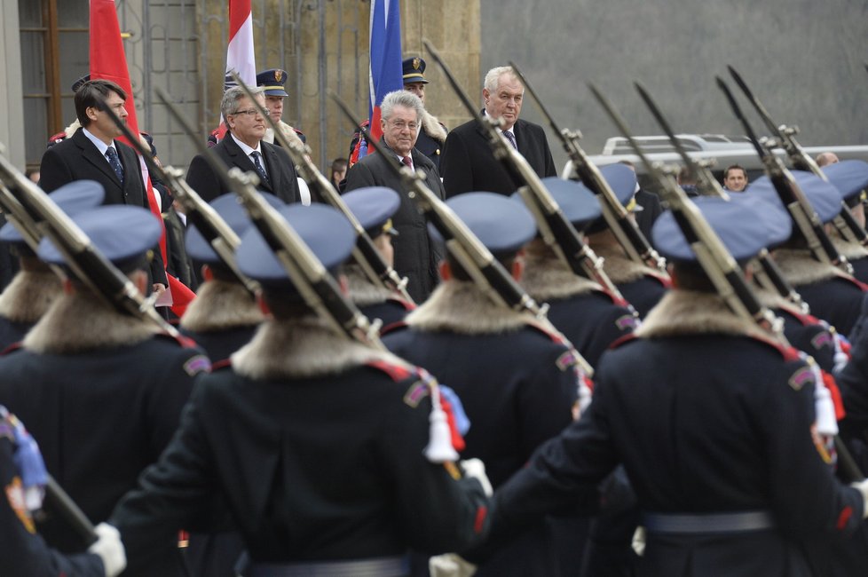 Miloš Zeman přivítal na Hradě středoevropské prezidenty