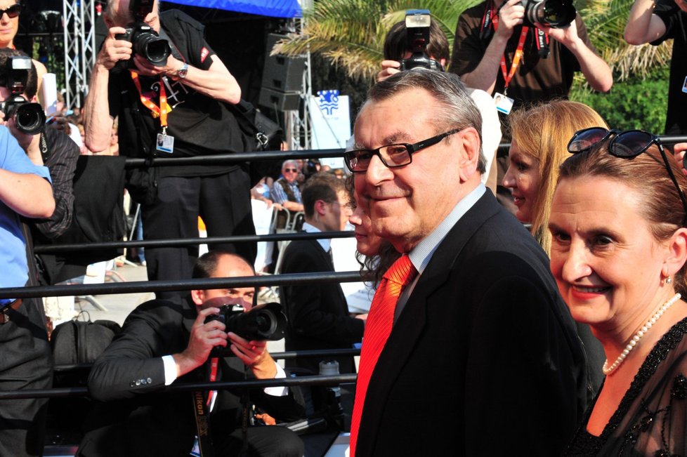 Miloš Forman a Eva Holubová, v pozadí Martina Formanová