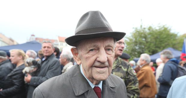 Jakeš (97) má po návratu z LDN vážné potíže. „Jsem nemocný,“ tvrdí bývalý papaláš KSČ