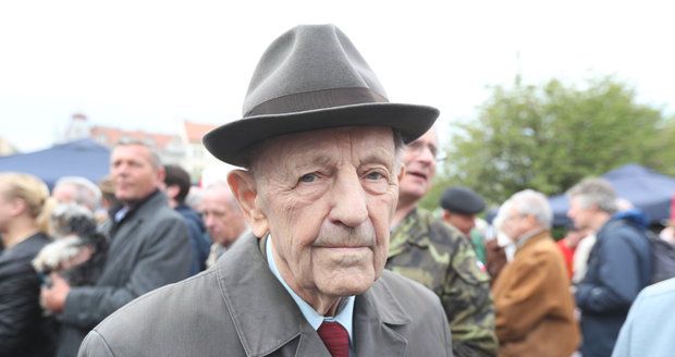 Jakeš (97) skončil v nemocnici. Bývalý komunistický pohlavár asi stráví Vánoce ve špitále