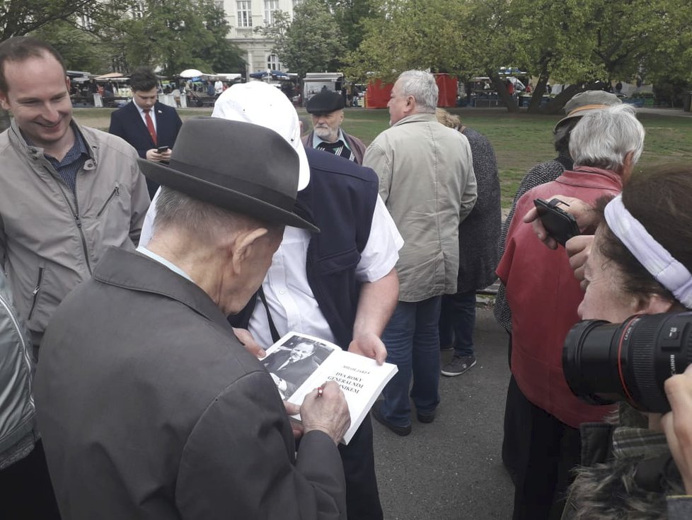 Někdejší generální tajemník KSČ Miloš Jakeš na prvomájové akci KSČM (1. 5. 2019)