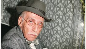Miloš Kopecký zemřel v roce 1996.