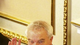 poslanec Miloš Melčák možná oddálil říjnové volby