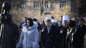 Šéf Senátu Miloš Vystrčil (ODS) a šéfka Sněmovny Markéta Pekarová Adamová (TOP 09) uctili v Kyjevě památku obětí hladomoru (25.11.2023)