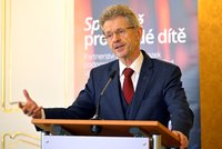 Vláda zatrhla Vystrčilovi let na Tchaj-wan. Může cestovat linkou, vzkázal Babiš