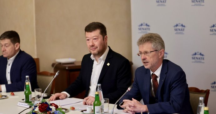 V Senátu se poprvé sešla vedení Senátu a nové Sněmovny v čele s Milošem Vystrčilem (ODS) a Tomiem Okamurou (SPD) (25.11.2025)