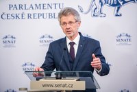Vystrčil po sporu s Babišem letí na Tchaj-wan běžnou linkou: Zmínil hloupou politiku vlády