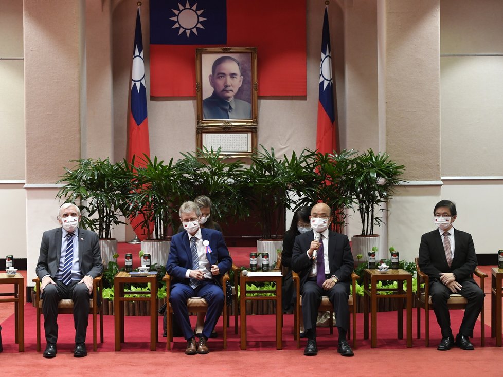 Předseda Senátu Miloš Vystrčil se setkal v Tchaj-peji s tchajwanským premiérem Su Čen-čchangem (2. 9. 2020)