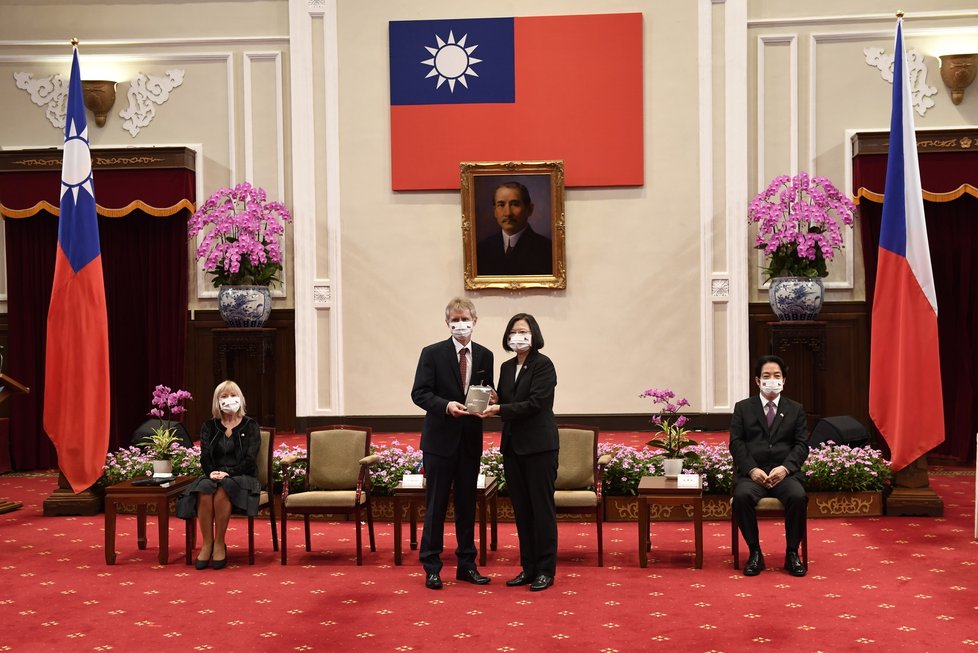 Předseda Senátu Miloš Vystrčil se v Tchaj-peji setkal s tchajwanskou prezidentkou Cchaj Jing-wen (3. 9. 2020).