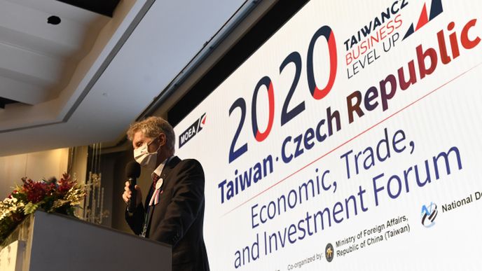 Předseda Senátu Miloš Vystrčil vystoupil 31. srpna 2020 na podnikatelském fóru v Tchaj-peji.  