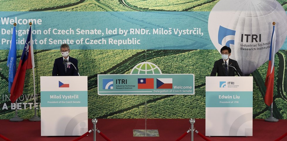 Předseda Senátu Miloš Vystrčil navštívil ve městě Sin-ču Institut pro průmyslový výzkum a technologie (2. 9. 2020).