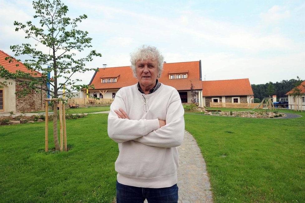 Miloš Zapletal na farmě Blaník, kterou prodal za pěkný balík.