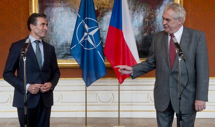 Miloš Zeman a generální tajemník NATO Andersi Fogh Rasmussen