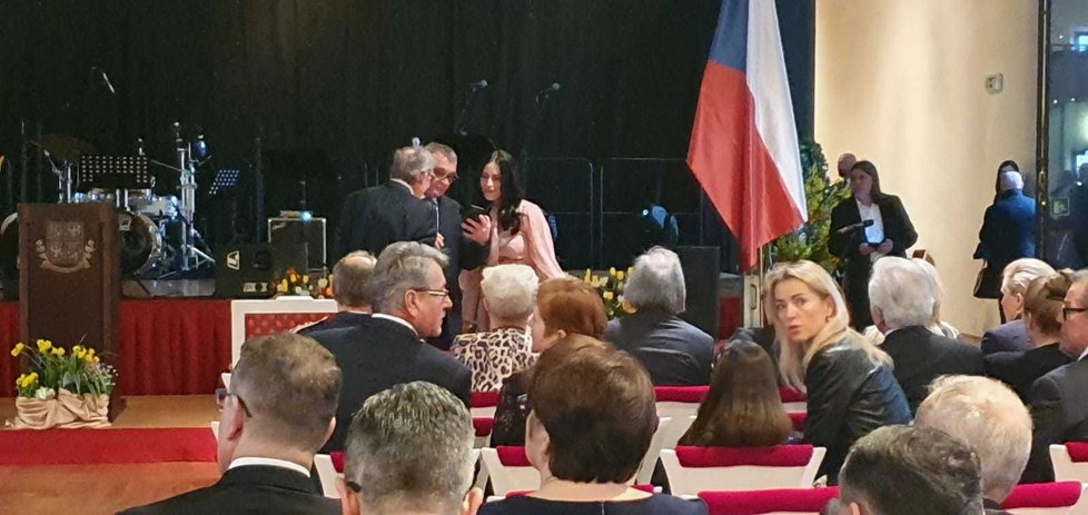 Prezident Miloš Zeman slaví 7 let na Hradě: Moderátorka večera Alex Mynářová (8. 3. 2020)