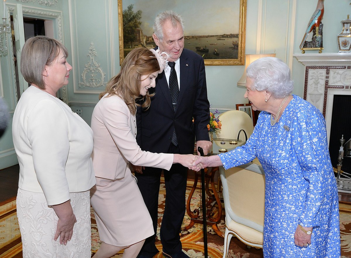 Český prezident Miloš Zeman s manželkou Ivanou a dcerou Kateřinou na audienci u britské královny Alžběty II. v Buckinghamském paláci (16. 6. 2017)