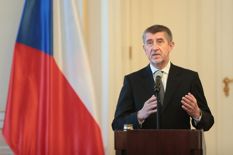 Premiér Andrej Babiš (ANO) 24.1 2018 na Pražském hradě předal prezidentu Miloši Zemanovi demisi své menšinové vlády. Prezident ji přijal, vládu pověřil výkonem funkce do jmenování nové.