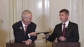 Miloš Zeman pověřil v Lánech Andreje Babiše, aby sestavil vládu.